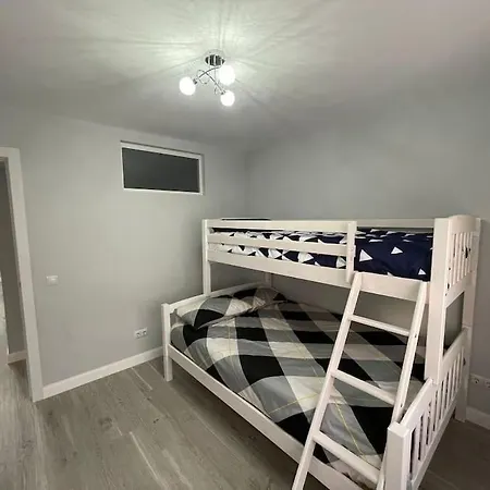 Piso Centrico En Apartamento *